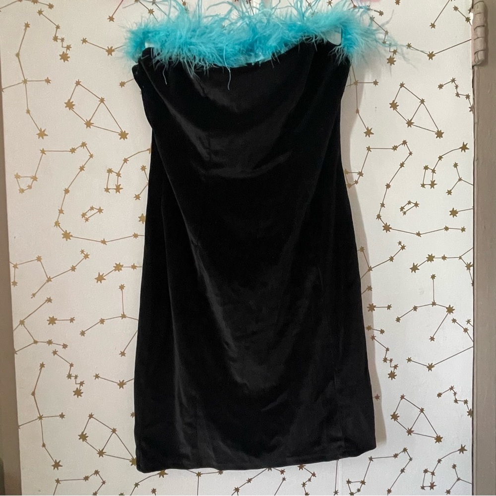 Black velvet Mini Dress w/ Blue feather trim ✨
